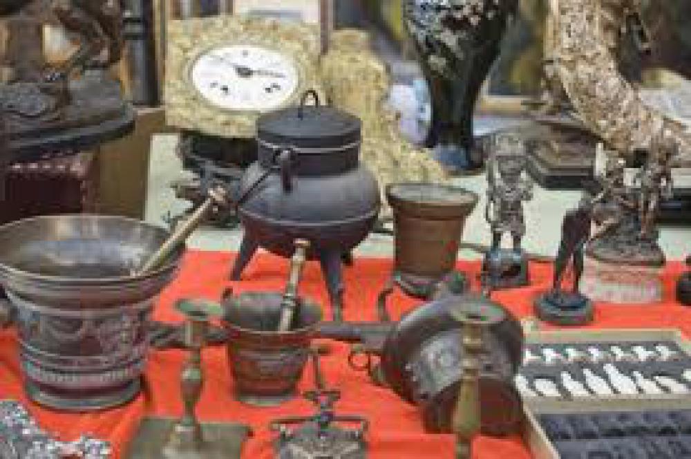 ANTIQUAIRE